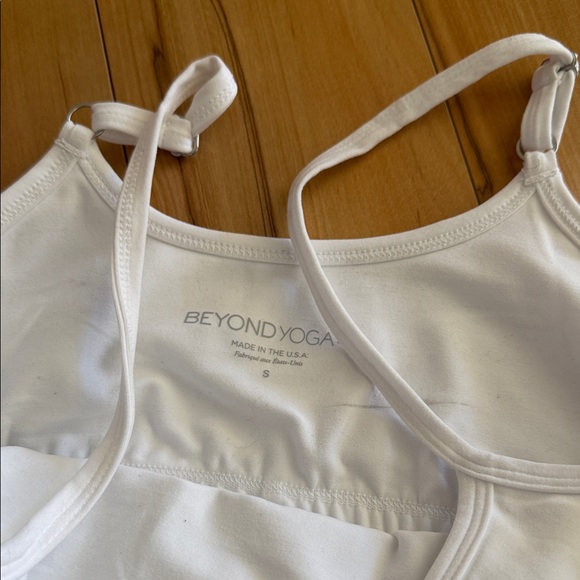 Beyond Yoga White Sleeveless Mini Dress. Yoga material with built in shorts - Picture 4 of 5